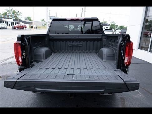 Used 2025 GMC Sierra 1500 Denali w/ Technology Package AWD/4WD image 5