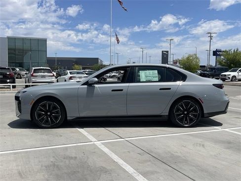 New 2025 BMW i7 xDrive60 image 9