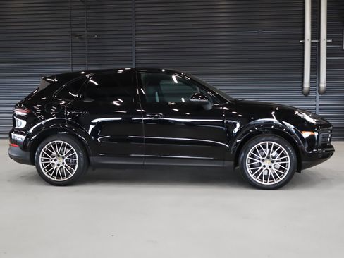 Certified 2023 Porsche Cayenne Platinum Edition AWD/4WD image 24
