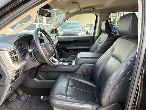 Used 2024 Ford Expedition XLT image 21