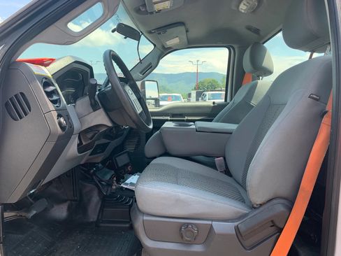 Used 2015 Ford F550 4x4 Regular Cab Super Duty image 10