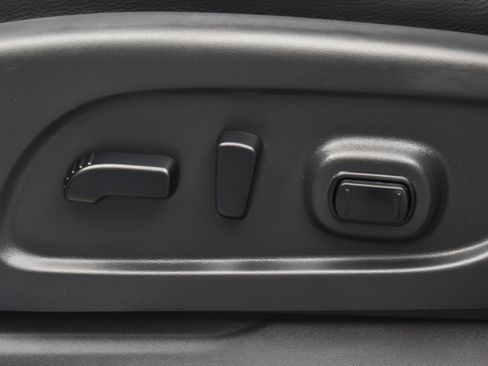 Used 2023 Nissan Titan PRO-4X w/ Pro-4x Convenience Package image 9