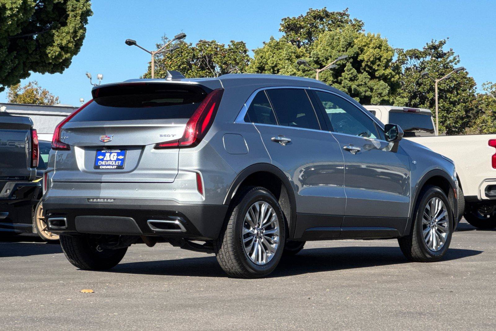 Used 2025 Cadillac XT4 Premium Luxury FWD image 6
