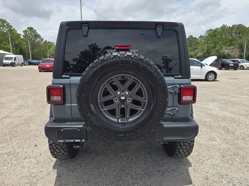 Used 2024 Jeep Wrangler Unlimited Sport AWD/4WD image 5