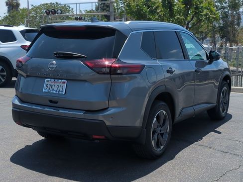 Certified 2025 Nissan Rogue SV w/ SV Premium Package FWD image 6