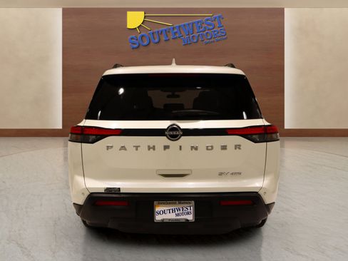 Used 2022 Nissan Pathfinder SV image 3