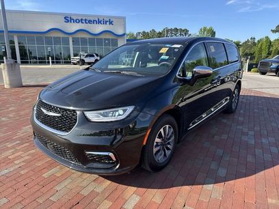 Used 2023 Chrysler Pacifica Limited