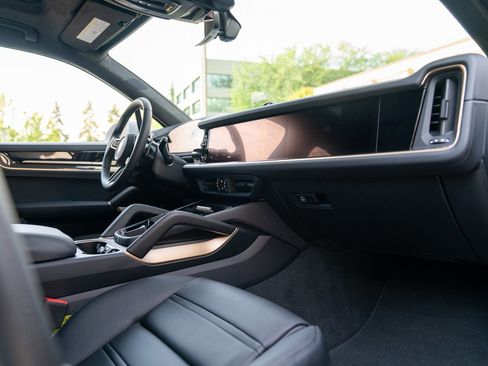 New 2025 Porsche Cayenne Turbo image 24