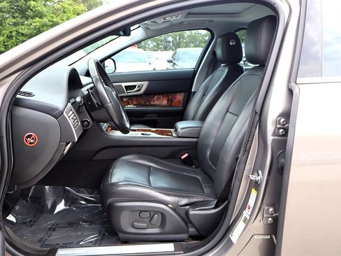 Used 2011 Jaguar XF Premium RWD image 14