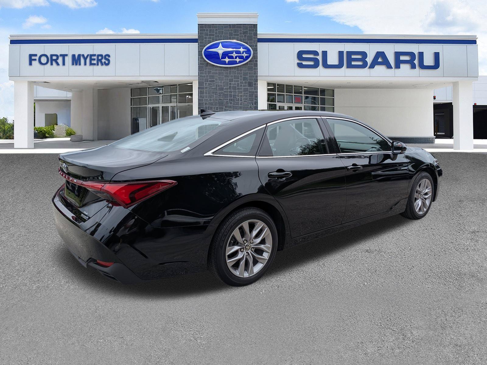Used 2021 Toyota Avalon XLE w/ Moonroof Package FWD image 4