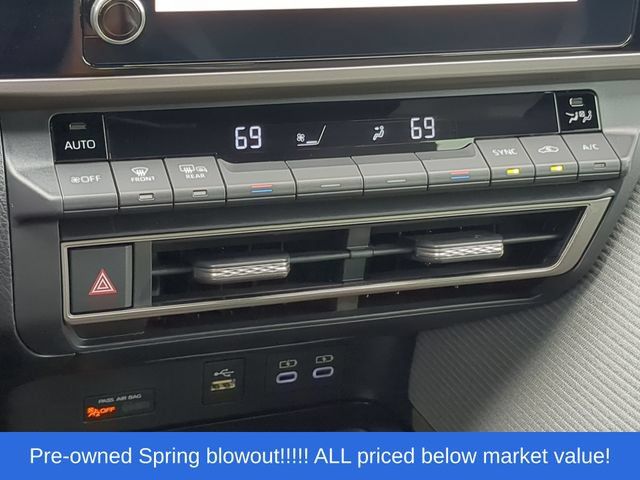 Used 2025 Toyota Camry SE FWD image 32
