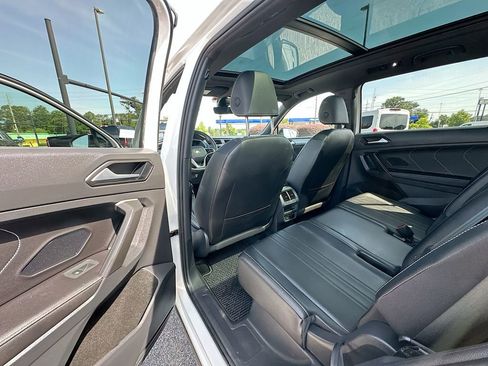 Used 2024 Volkswagen Tiguan SE R-Line FWD image 17