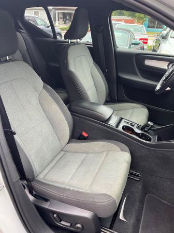 Used 2023 Volvo XC40 B5 Core AWD/4WD image 17
