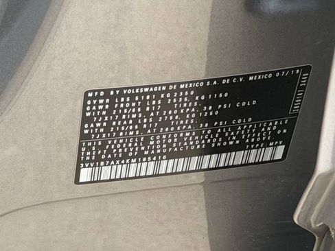 Used 2019 Volkswagen Tiguan S image 3