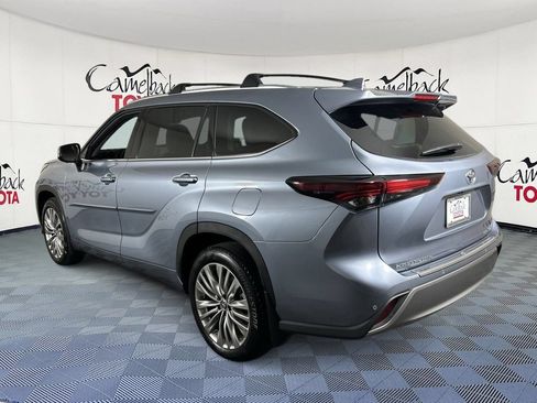 Used 2024 Toyota Highlander Platinum FWD image 6