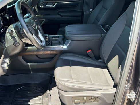 Used 2025 GMC Sierra 1500 SLT AWD/4WD image 5