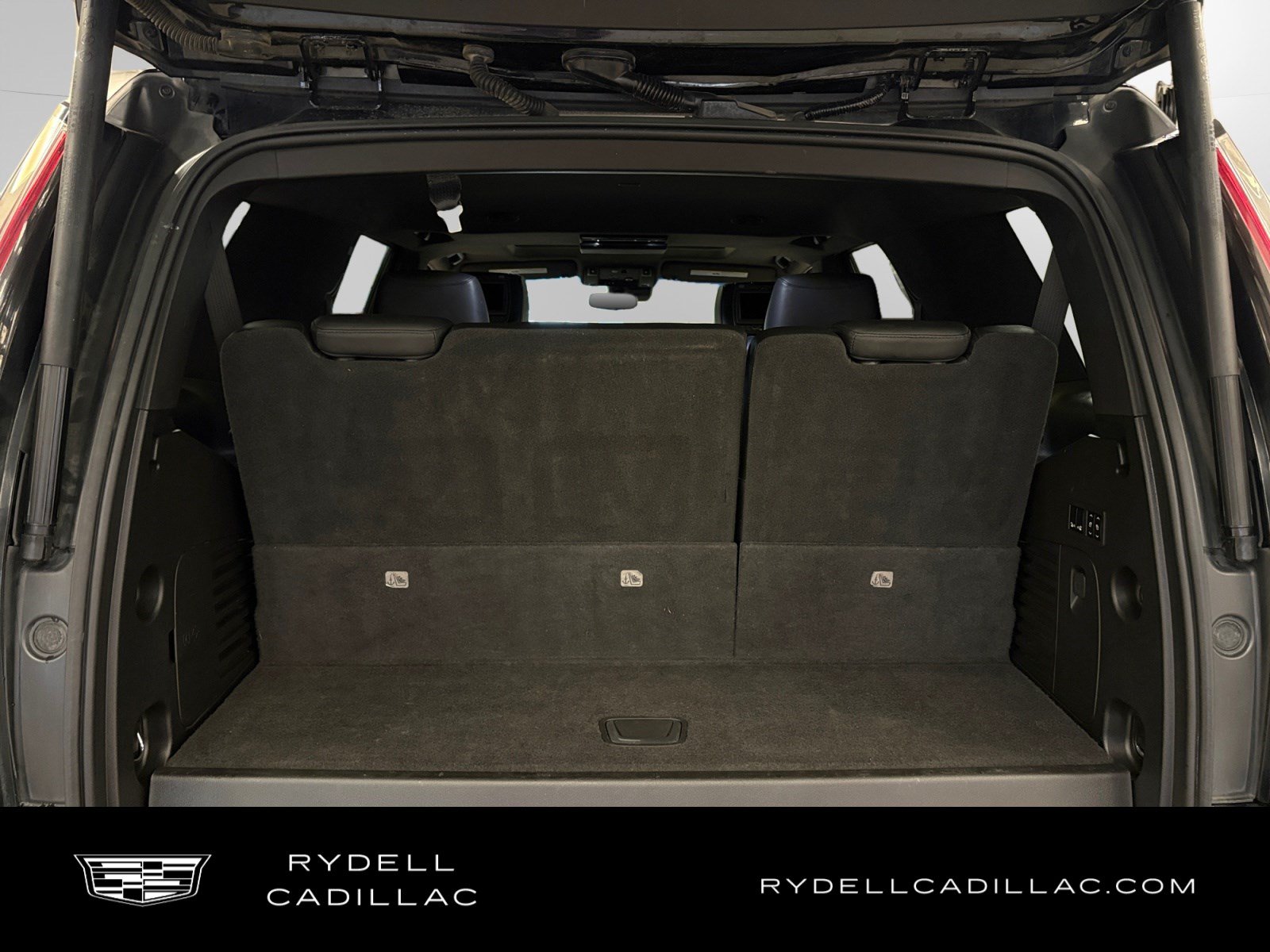 Used 2018 Cadillac Escalade Platinum AWD/4WD image 19