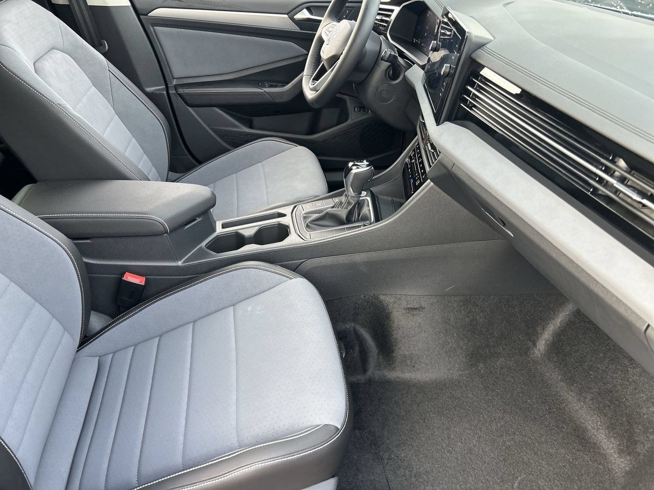 New 2027 Volkswagen Jetta SE FWD image 8