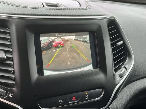 Used 2021 Jeep Cherokee Latitude Plus image 19