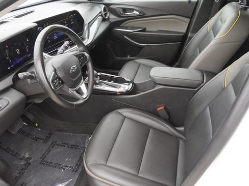 Used 2025 Chevrolet Trax ACTIV w/ Sunroof Package FWD image 19
