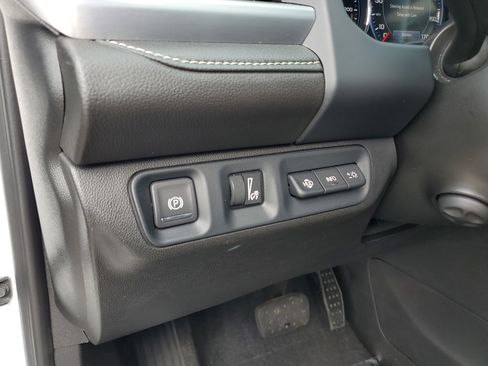 Used 2023 GMC Acadia SLT w/ Elevation Edition image 27