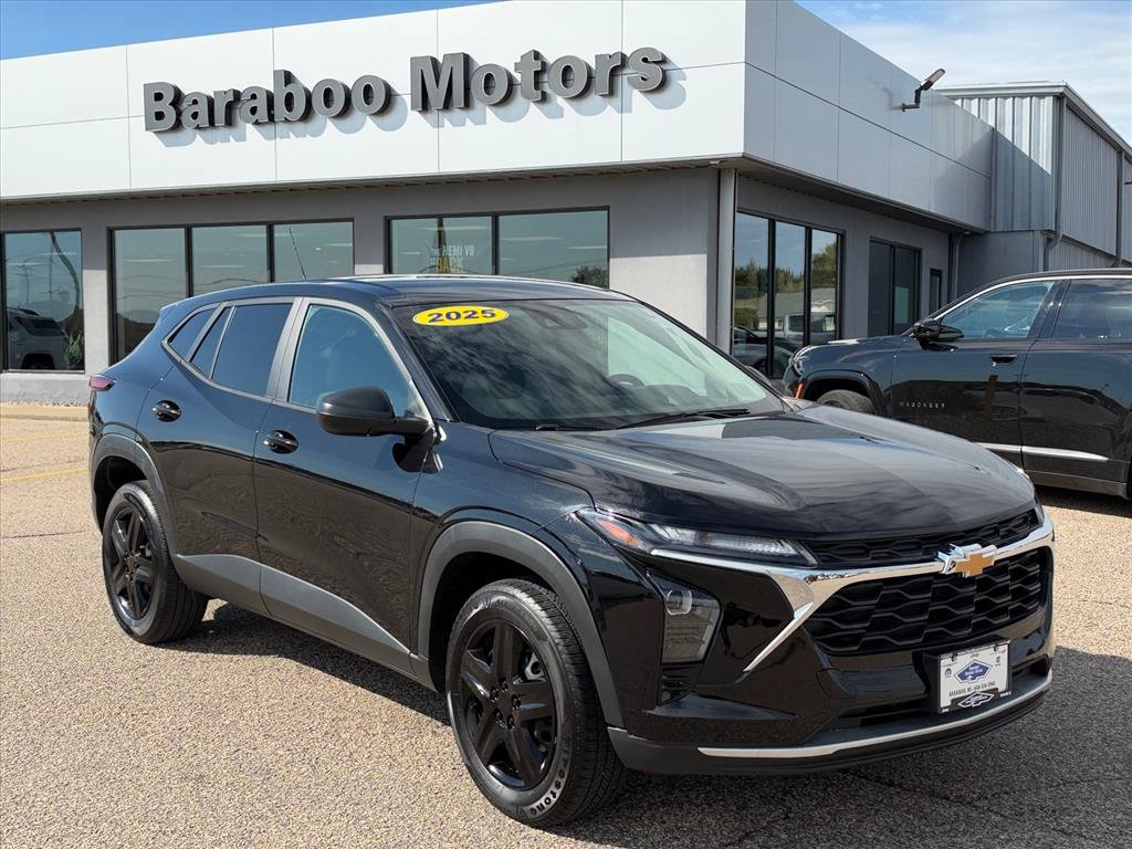 Used 2025 Chevrolet Trax LS FWD image 1