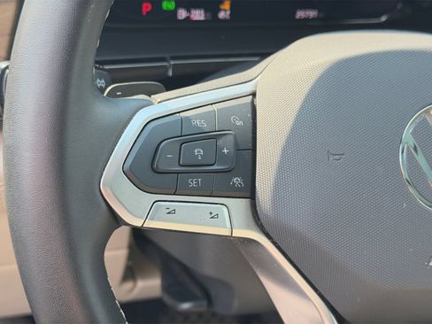 Used 2024 Volkswagen Atlas SE w/ Panoramic Sunroof Package AWD/4WD image 26