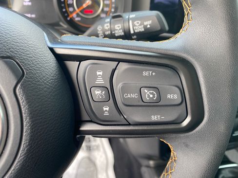 Used 2025 Jeep Wrangler Sport AWD/4WD image 17