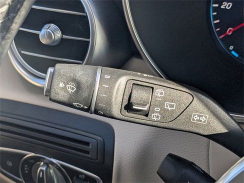 Used 2021 Mercedes-Benz GLC 300 image 28