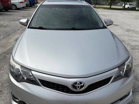 Used 2013 Toyota Camry SE w/ Convenience Pkg FWD image 2