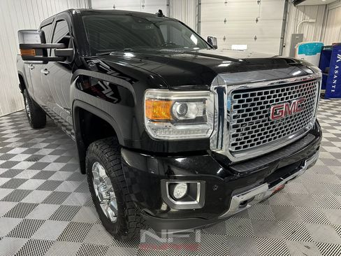 Used 2015 GMC Sierra 2500 Denali w/ Duramax Plus Package image 5