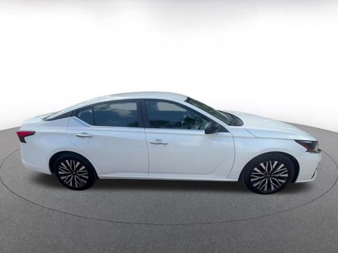 Used 2025 Nissan Altima 2.5 SV FWD image 16