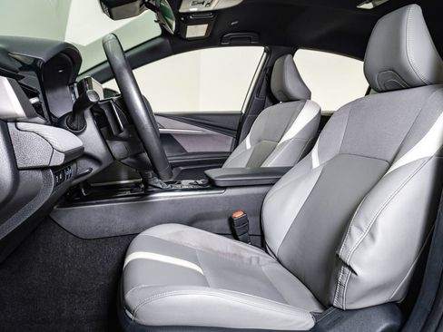 Used 2025 Toyota Camry SE FWD image 18