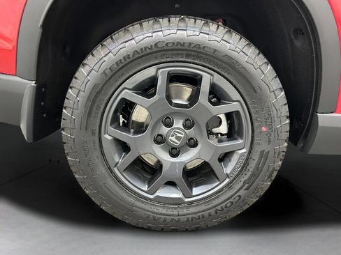Used 2025 Honda Pilot TrailSport image 10