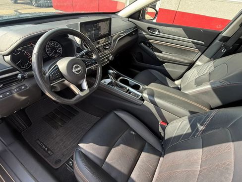 Used 2023 Nissan Altima 2.0 SR FWD image 9