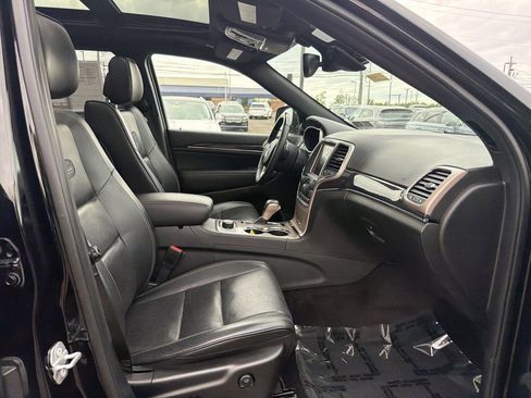 Used 2017 Jeep Grand Cherokee Overland w/ Jeep Active Safety Group AWD/4WD image 15
