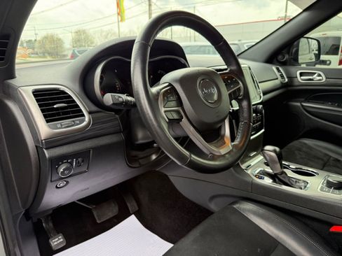 Used 2022 Jeep Grand Cherokee Laredo X image 19