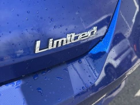 Used 2023 Hyundai Elantra Limited FWD image 4