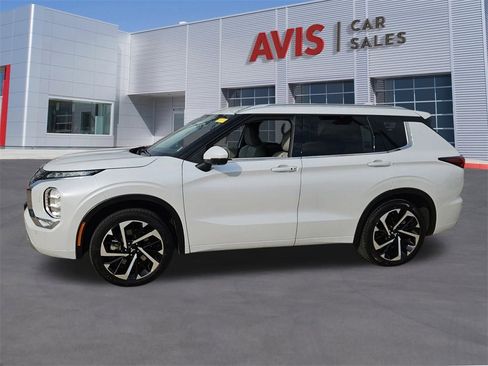 Used 2024 Mitsubishi Outlander SEL image 2