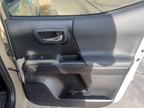 Used 2019 Toyota Tacoma TRD Off-Road image 27