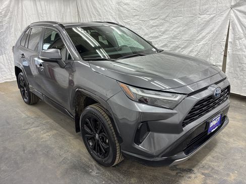 Used 2022 Toyota RAV4 SE w/ Convenience Package AWD/4WD image 2