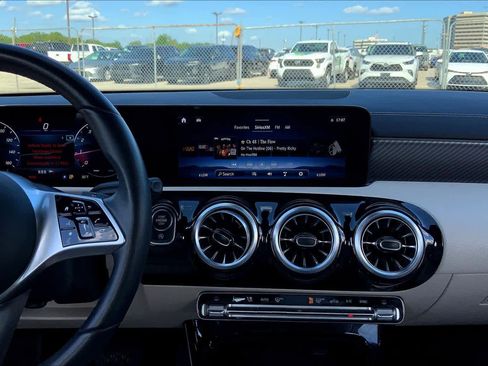 Used 2025 Mercedes-Benz CLA 250 image 7