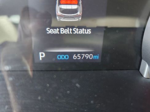 Used 2021 Toyota Highlander LE image 29