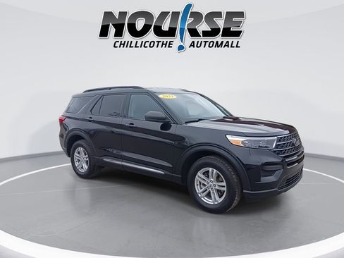 Used 2023 Ford Explorer XLT image 2