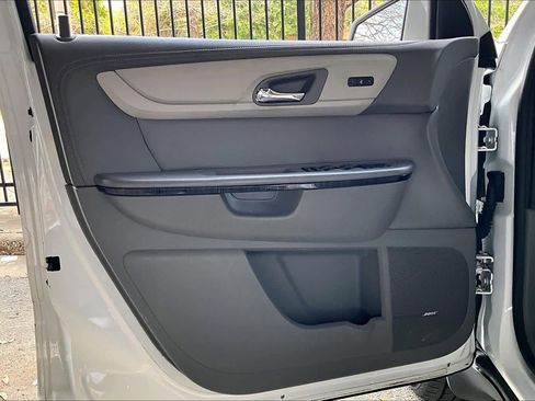 Used 2017 Chevrolet Traverse Premier image 21