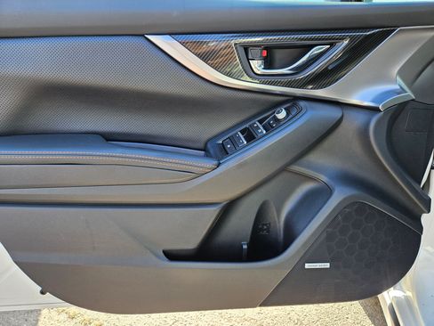 Used 2019 Subaru Crosstrek 2.0i Limited w/ Moonroof Package w/Navigation AWD/4WD image 12