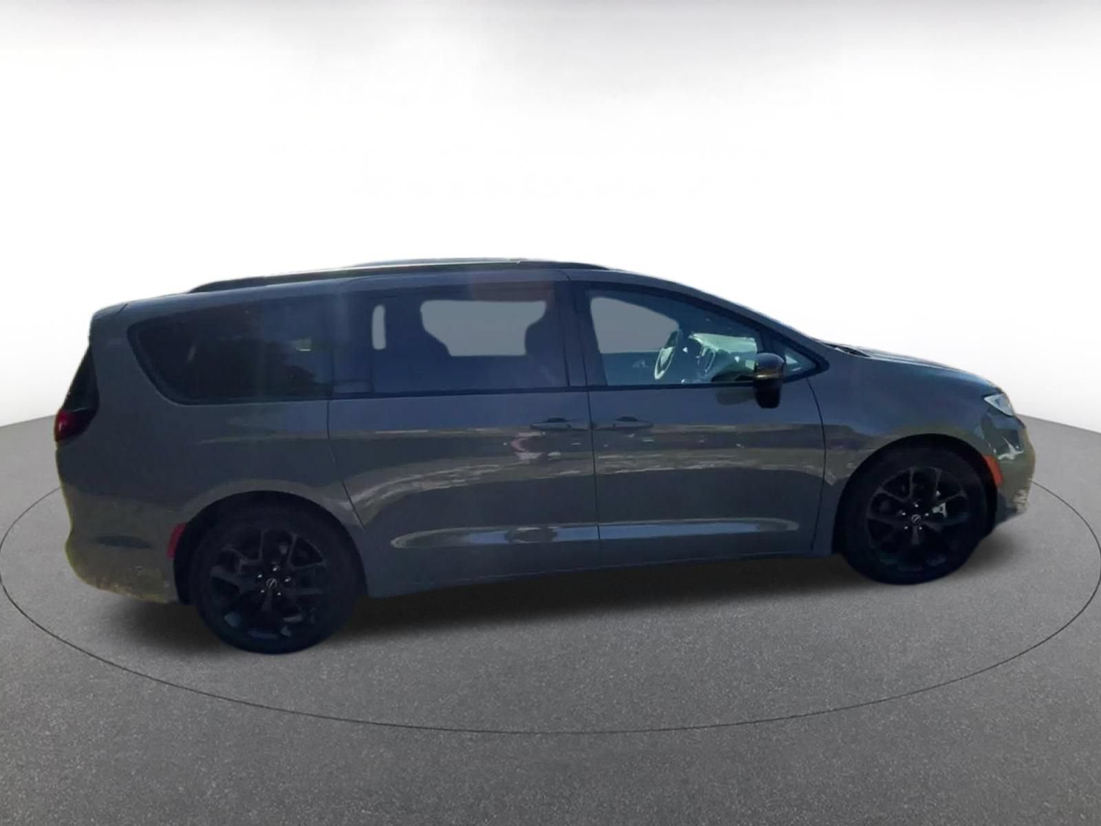 Used 2025 Chrysler Pacifica Limited FWD image 15