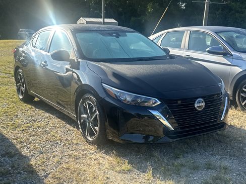 Used 2024 Nissan Sentra SV FWD image 3