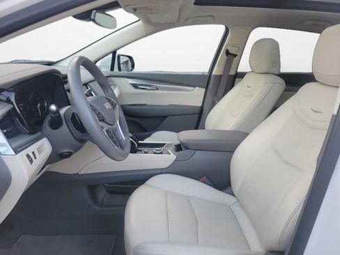 Certified 2022 Cadillac XT5 Premium Luxury FWD image 9