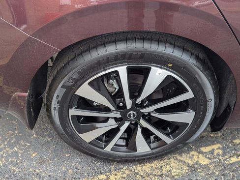 Used 2025 Nissan Sentra SV w/ SV Premium Package FWD image 36